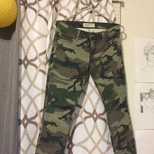 Elizabeth and James camo skinny jeans